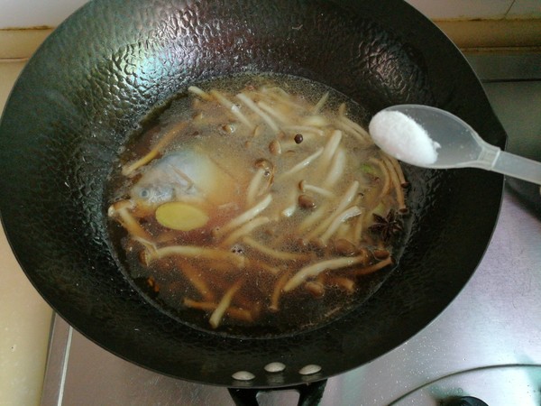 Silver Pomfret Stewed Seafood Mushroom recipe