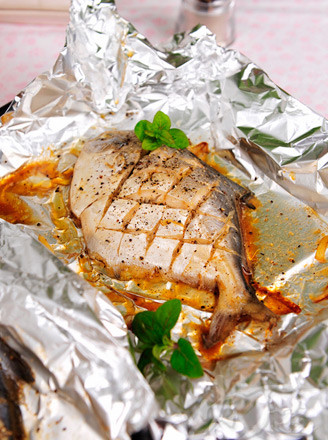 Baked Silver Pomfret in Tin Foil recipe