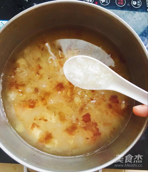 Peach Gum Soap Rice Tremella Milk Soup recipe