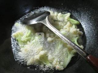 Loofah and Cauliflower Soup with Minced Meat recipe