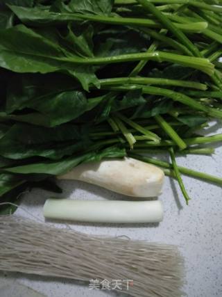 Stir-fried Sweet Potato Powder with Spinach recipe