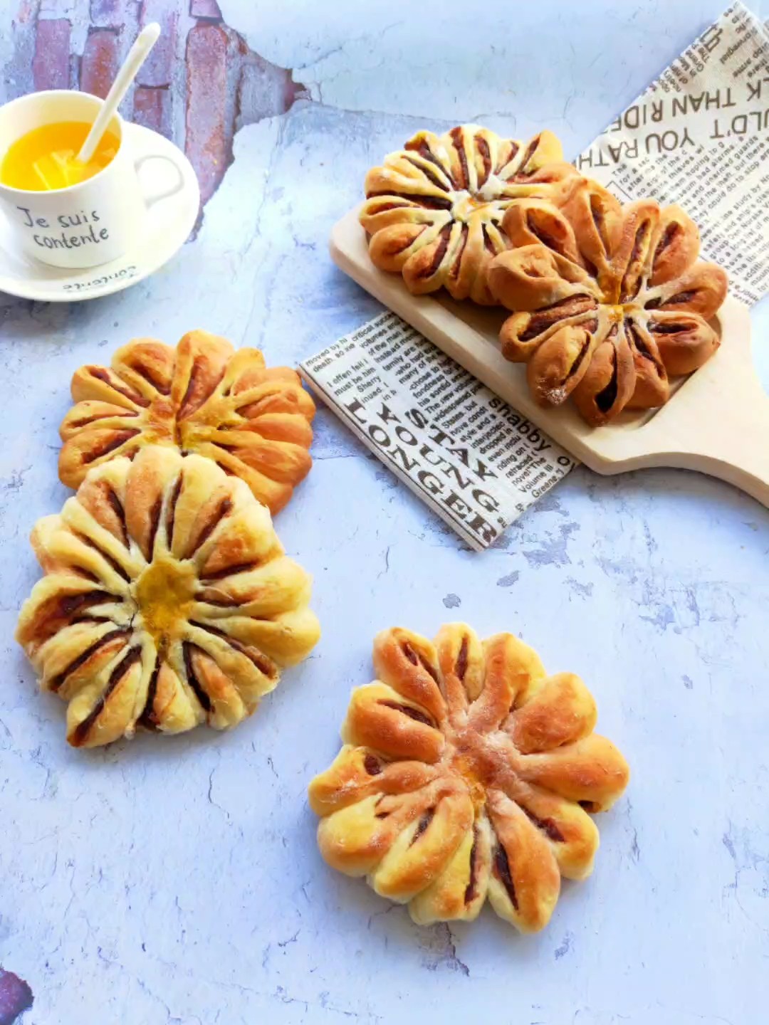 Two-tone Chrysanthemum Bread