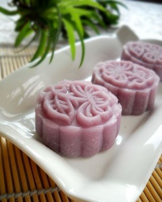 Purple Sweet Potato and Fig Jam Filling Snowy Mooncakes
