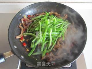 Belly Sliced Fungus and Peanut Soup recipe