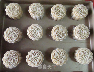 Kumquat Lotus Seed Paste Mooncakes recipe