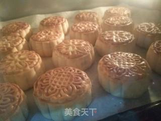 Mooncake with Lotus Seed Paste and Egg Yolk recipe