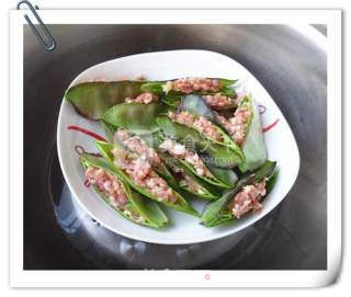 Golden Garlic Stuffed Cat's Ears with Beans recipe