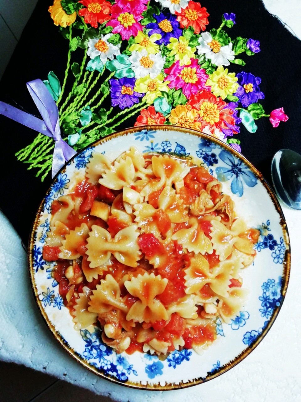 Butterfly Noodles with Scallop Meat and Tomato Sauce recipe