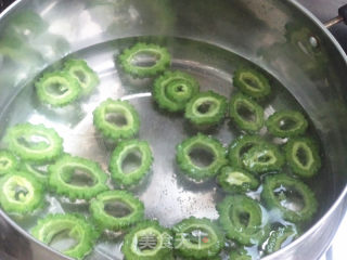 Black Fungus Mixed with Bitter Gourd recipe