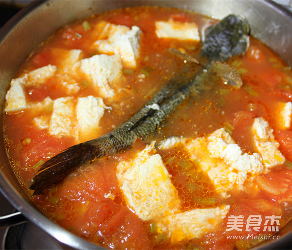 Tomato Frozen Tofu and Bamboo Shell Fish Soup recipe