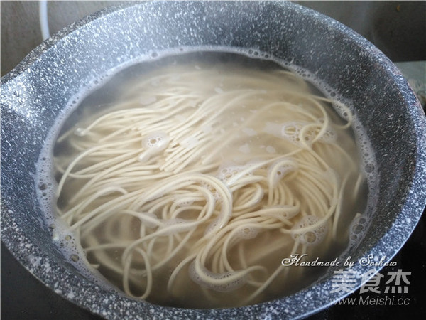 Braised Pork Lion Head Noodle Soup recipe