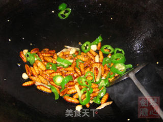 Very Gourmet-fried Silkworm Chrysalis with Leeks recipe