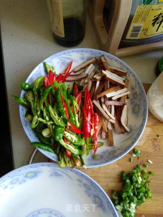 Stir-fried Dried Bean Curd with Mustard Chili recipe