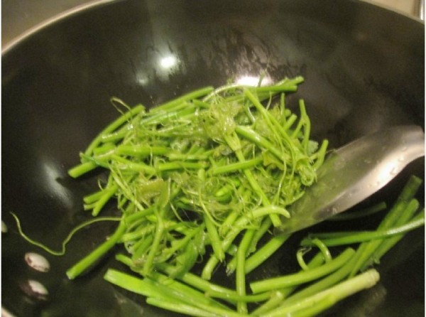Salted Egg White Boiled Asparagus recipe