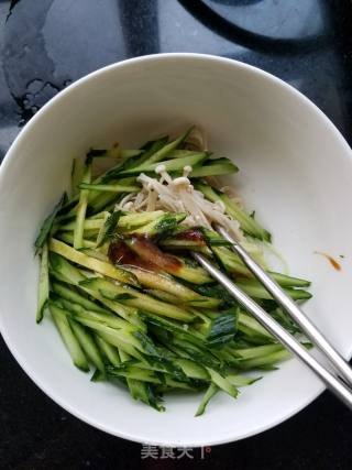 "cold Salad" Cucumber with Enoki Mushroom recipe