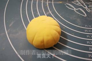 Shelled Bean Paste Buns, Pumpkin Meat Buns, Bear Paw Meat Buns Made of Pumpkin Puree recipe