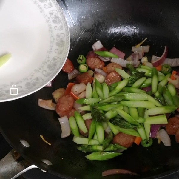 Stir-fried Beef Sausage with Asparagus recipe