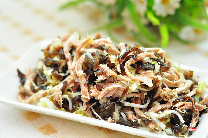 Shredded Meat Black and White Dishes recipe