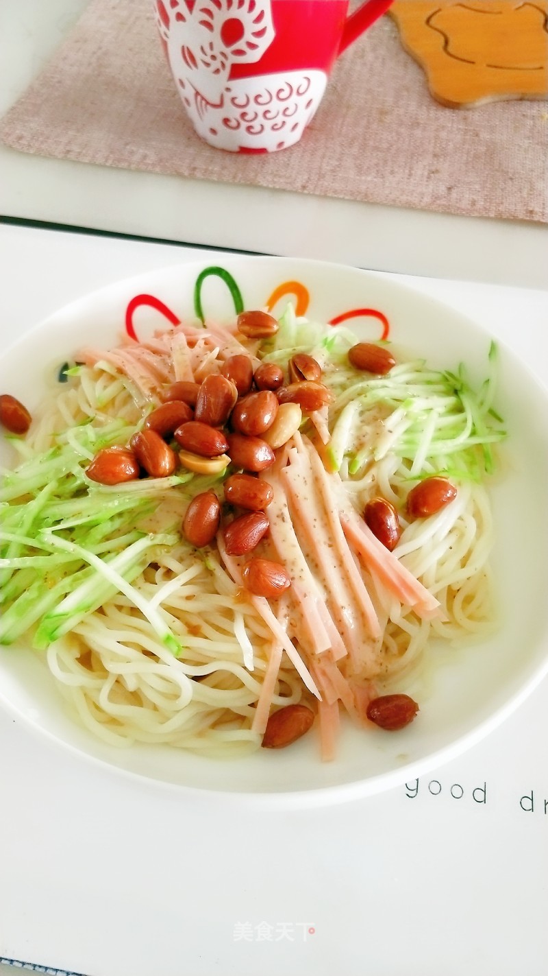 Noodles with Salad Sauce