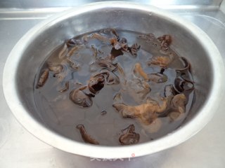 Scrambled Eggs with Fungus recipe