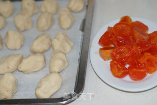 Mooncake with Lotus Seed Paste and Egg Yolk recipe