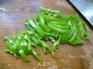 Stir-fried Tofu with Leek Sprouts and Green Pepper recipe