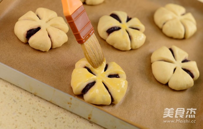 Flower Bean Paste Bread recipe