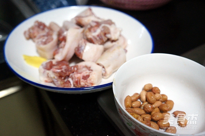 Peanut Stewed Pork Tail recipe