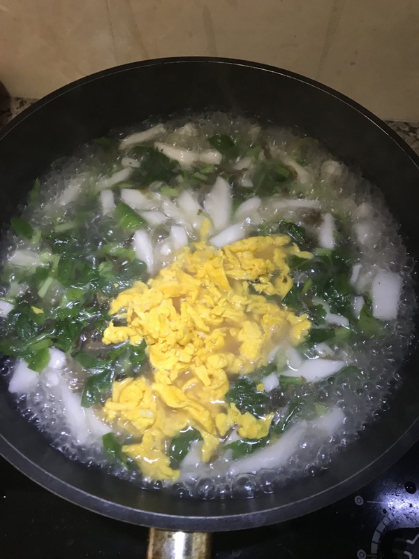 Green Vegetable and Egg Soup Rice Cake recipe