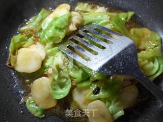 Stir-fried Rice Cake with Clove Fish Cabbage recipe