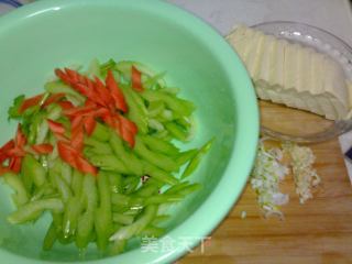 Celery Simmered with Tofu recipe