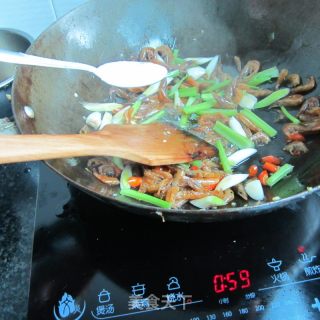 Stir-fried River Prawns with Celery and Garlic recipe