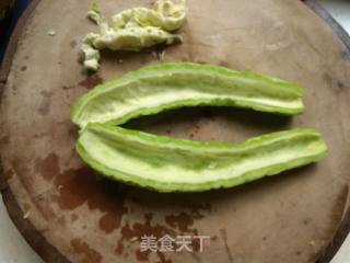 Stir-fried Bitter Gourd with Double Pepper recipe