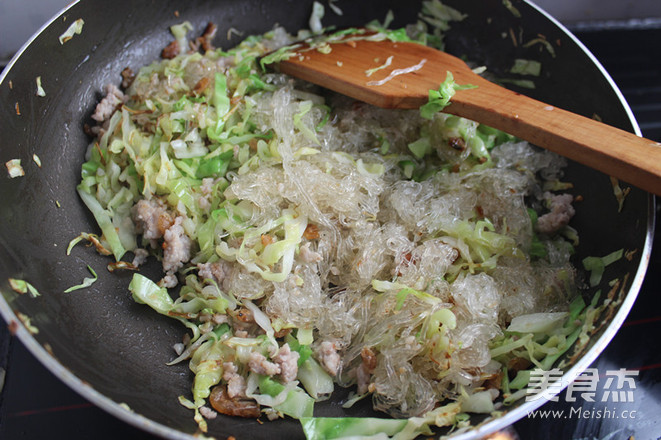 Stir-fried Vermicelli with Cabbage recipe