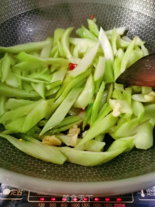 Stir-fried Poached Egg with Vegetable Stem recipe