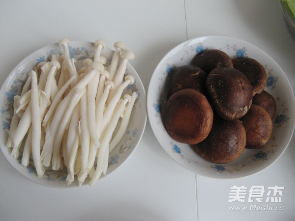 Trotter and Mushroom Soup Hot Pot recipe