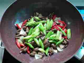 Stir-fried Chicken Hearts with Onion and Asparagus recipe