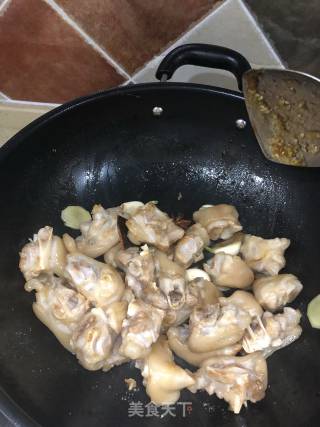 Braised Lotus Root with Pig's Trotters and Soybeans recipe
