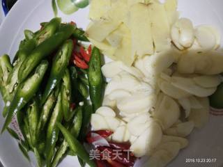 Stir-fried Pork with Garlic Sprouts recipe