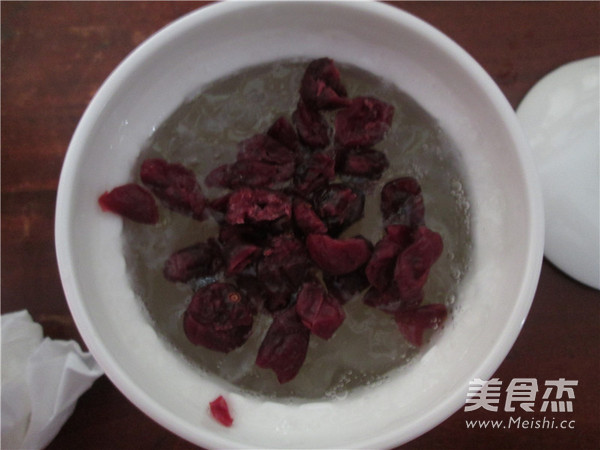 Hashima Stewed with Snow Lotus Seeds recipe