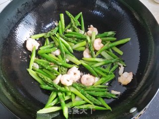 Stir-fried Shrimp with Asparagus recipe