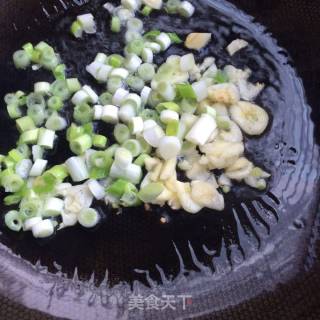 Stir-fried Fungus with Celery and Radish recipe