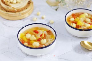 Peach Gum, Tremella and Pineapple Sweet Soup recipe