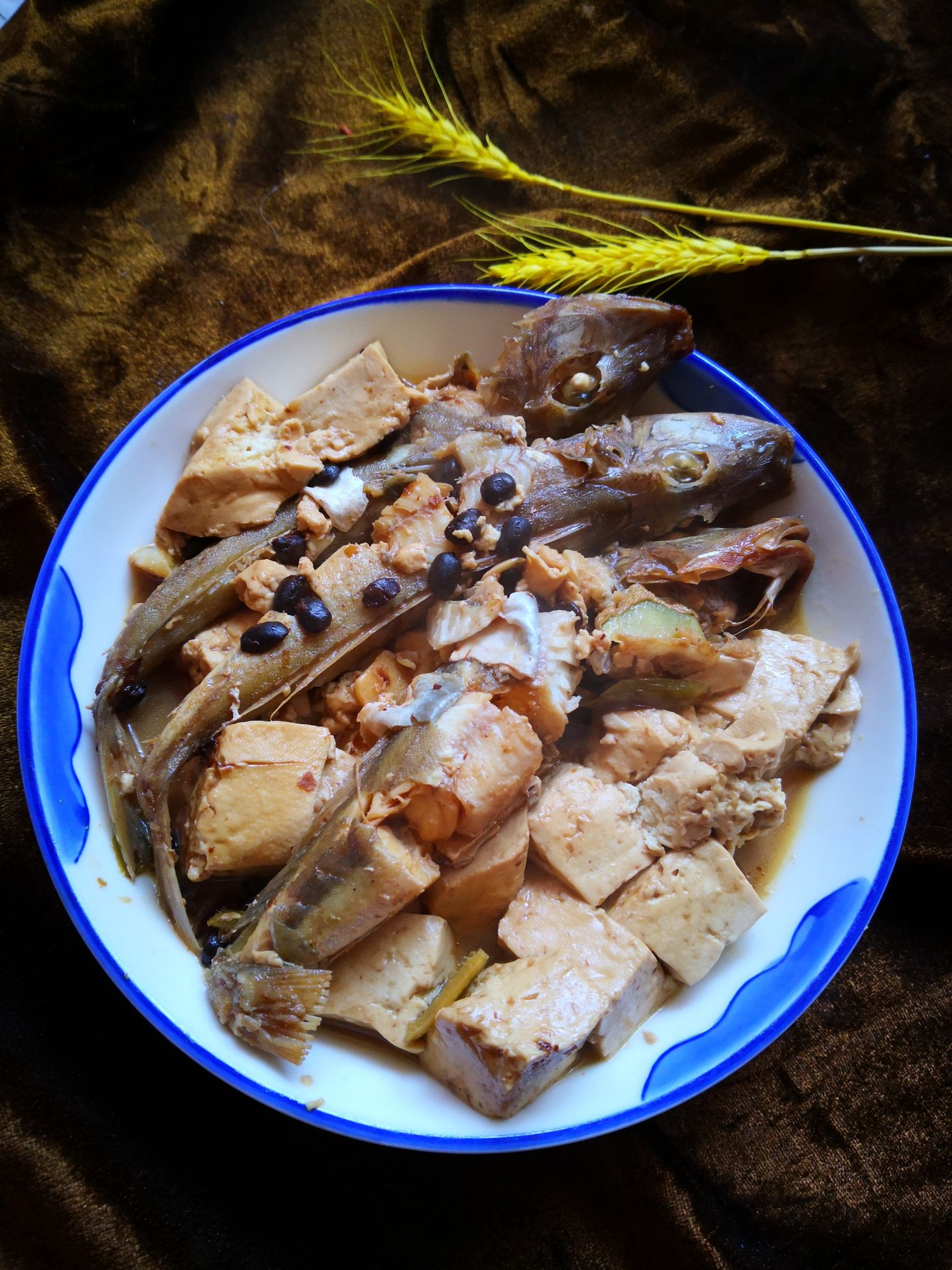 Red Snack Fish Braised Tofu recipe