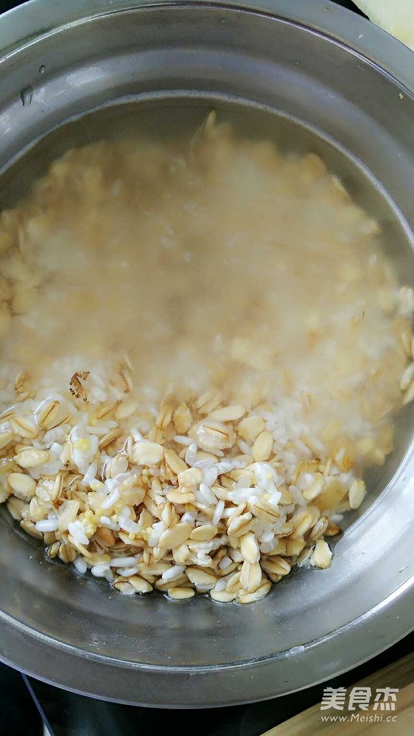 Coconut Milk Strawberry Oatmeal Porridge recipe