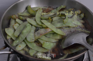 Stir-fried Eyebrow Peas with Pork Belly, A Strong Home Taste recipe