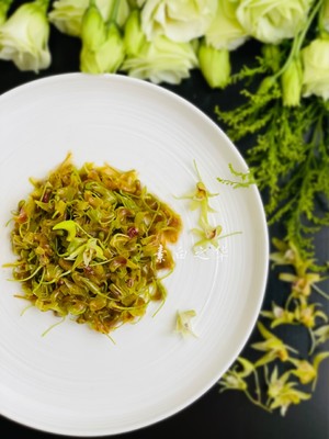 Pure Vegetarian Salad with Dendrobium Flowers recipe