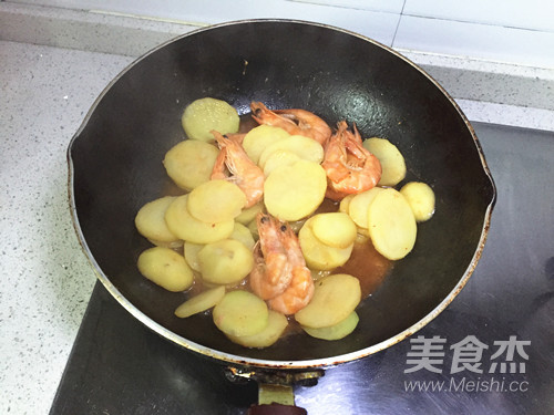 Fried Shrimp with Potatoes recipe