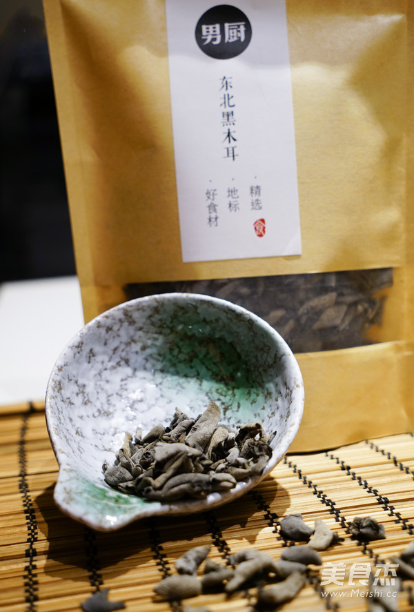 Small Bowl of Autumn Ears Stir-fried Char Siew with Lotus Root recipe