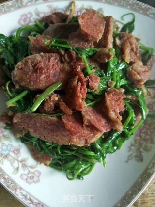 Fried Sausage with Pea Tips recipe